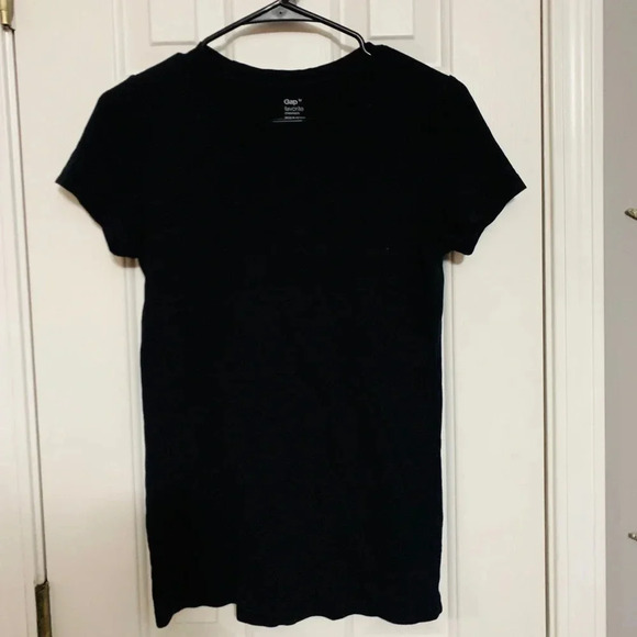 GAP Tops - GAP Crewneck Tee